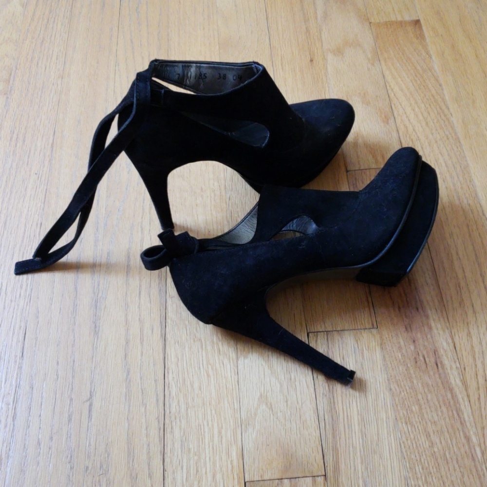 Boots - Picture 4 of 4